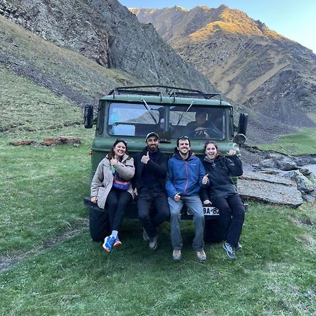 Xinaliq Khinalig Izzet'S Riverside Home Stay Bagian luar foto
