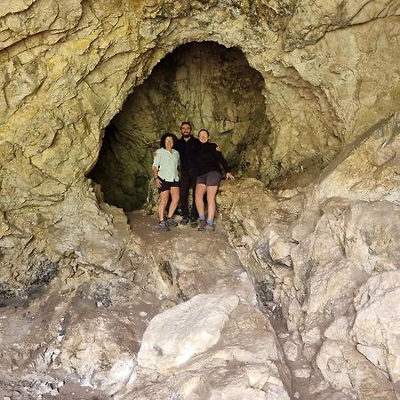 Xinaliq Khinalig Izzet'S Riverside Home Stay Bagian luar foto