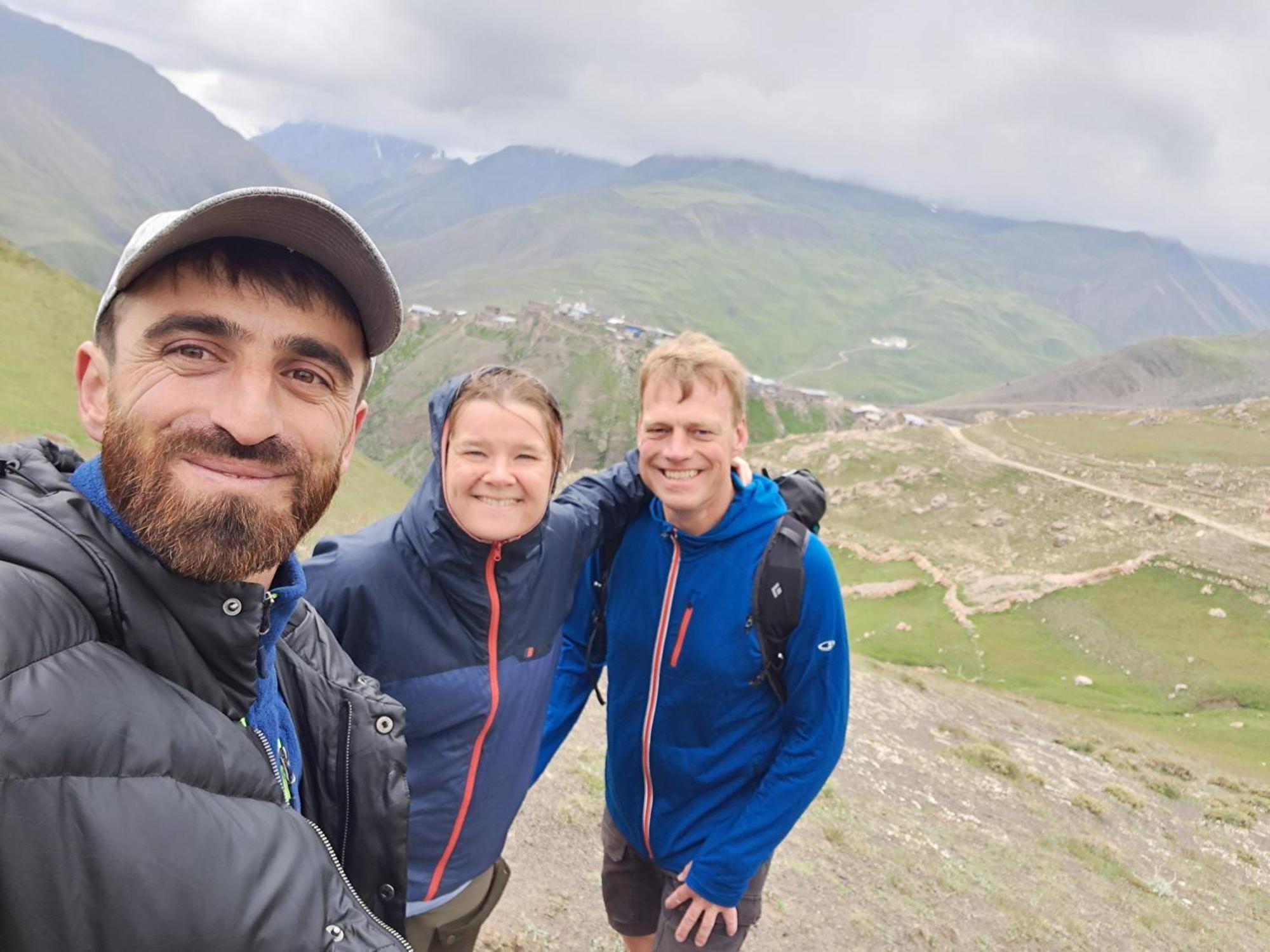 Xinaliq Khinalig Izzet'S Riverside Home Stay Bagian luar foto
