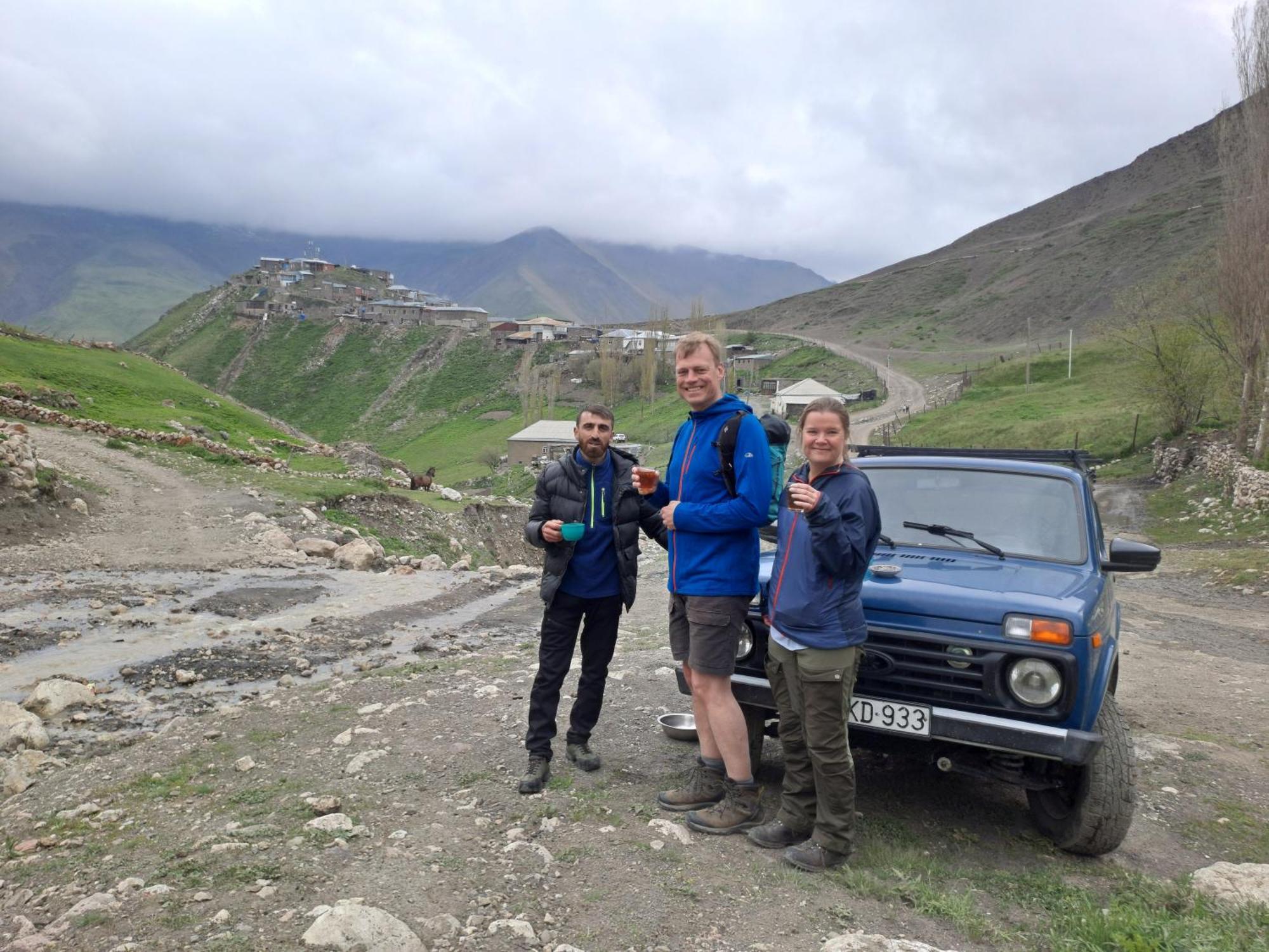 Xinaliq Khinalig Izzet'S Riverside Home Stay Bagian luar foto