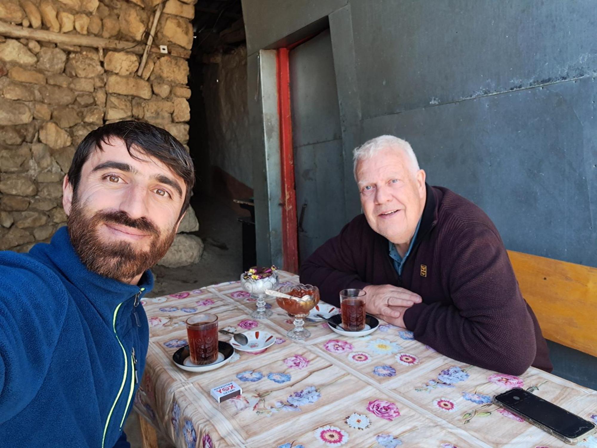 Xinaliq Khinalig Izzet'S Riverside Home Stay Bagian luar foto