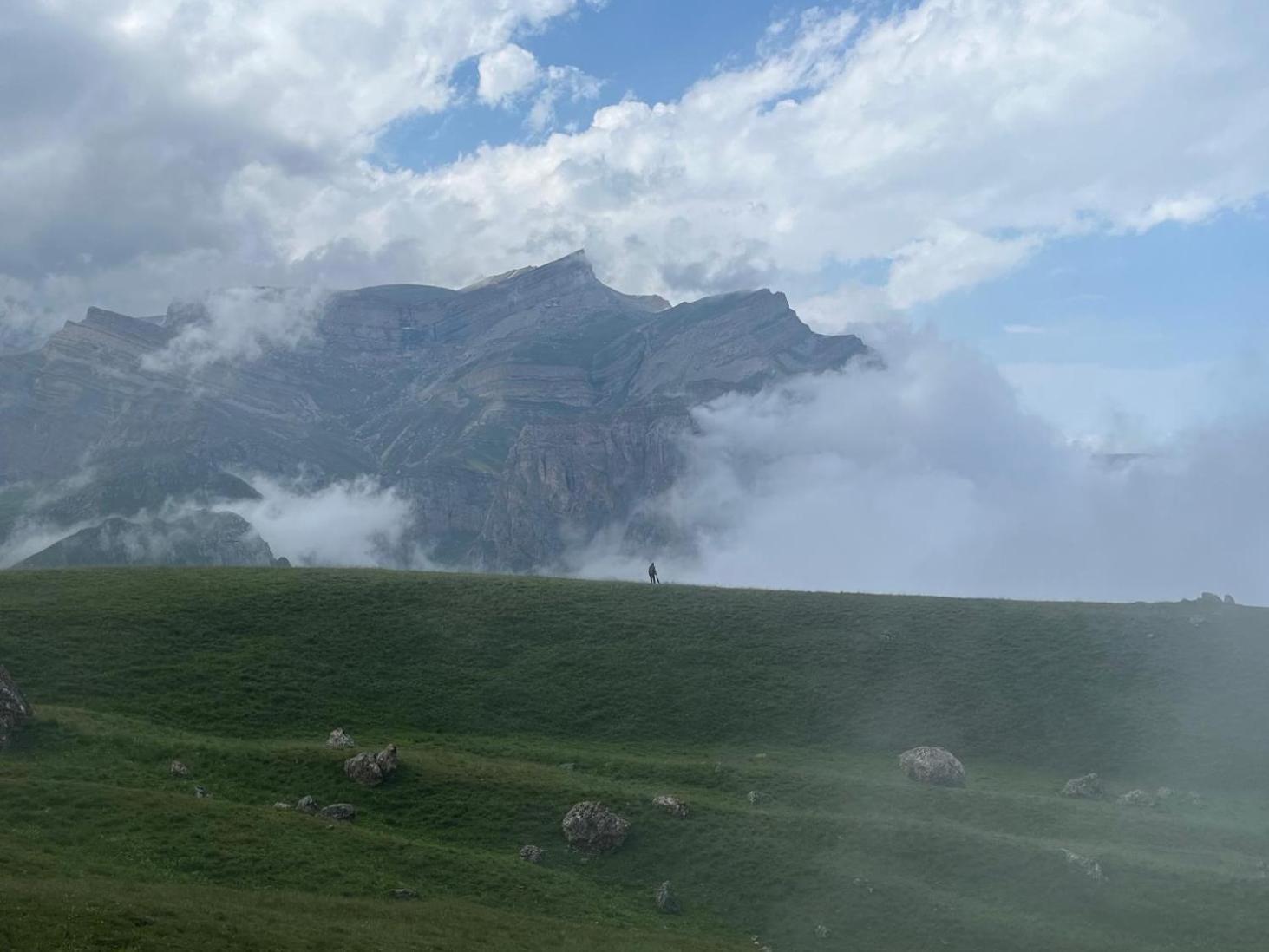 Xinaliq Khinalig Izzet'S Riverside Home Stay Bagian luar foto