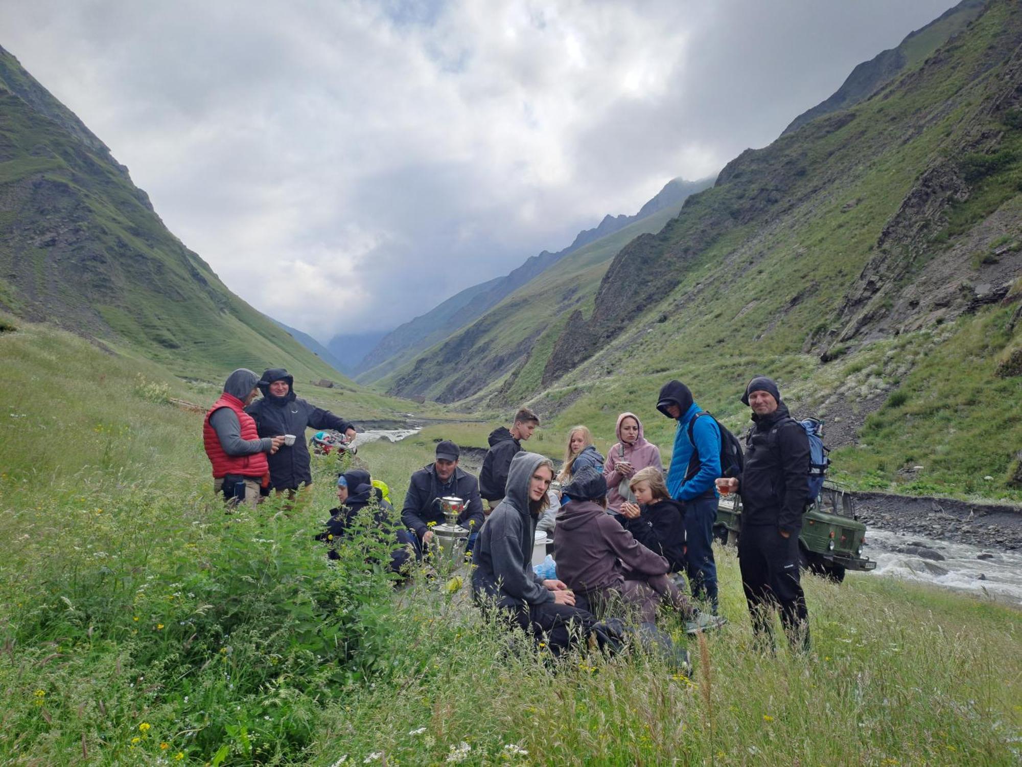 Xinaliq Khinalig Izzet'S Riverside Home Stay Bagian luar foto